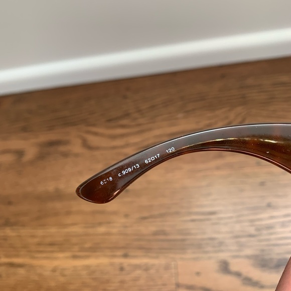 CHANEL sunglasses- tortoise shell with gold detail - Picture 5 of 7